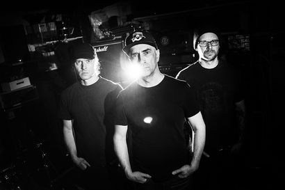 Offside Reidars julkaisi vihaista punk-musaa C-kasetilla – yhtyeen jäsenet pelaavat lätkää samassa puulaakijoukkueessa