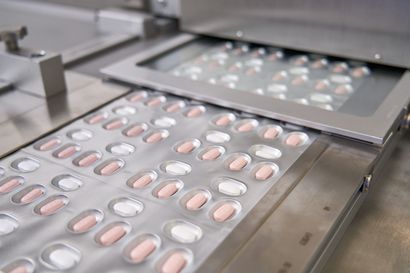 Euroopan lääkevirasto hyväksyi Pfizerin koronapillerin – kyseessä ensimmäinen Euroopassa hyväksytty suun kautta otettava koronalääke