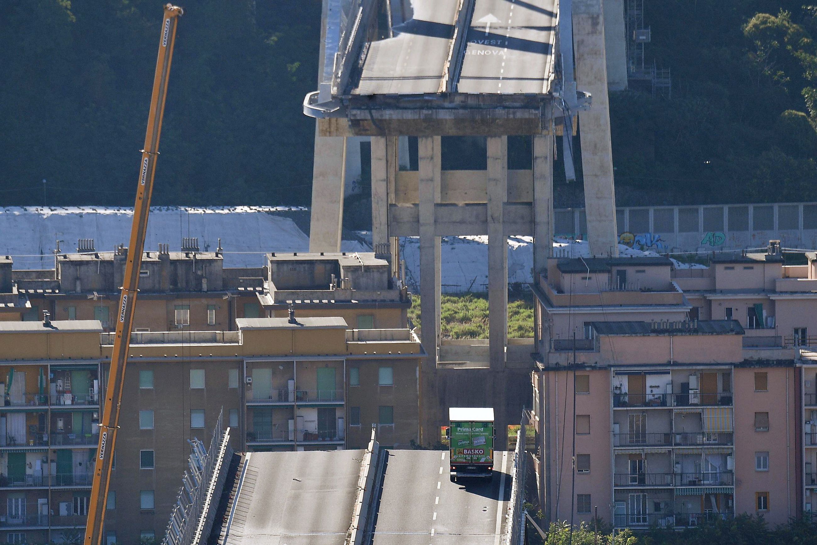 Italian siltaturmassa kuollut albanialaisia ja ranskalaisia –  ulkoministeriön tietoon ei ole tullut suomalaisuhreja | Kaleva