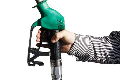 Tankkauspisteellä kyyti on koko ajan kylmempää – polttoaineen hinta nousee kovaa vauhtia, mutta missä on autoilijoiden kipuraja? Kerro meille ajatuksistasi!