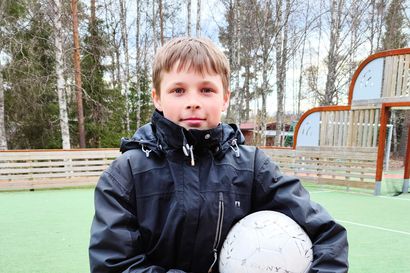 Jalkapallo mukana uudessa arjessa – Rovaniemelle perheineen muuttanut Yaroslav, 12, harrastaa Suomi–Ukraina-monilajikerhossa