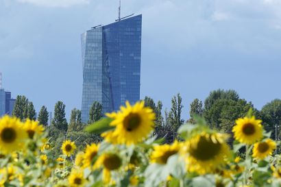 Euroopan keskuspankki jysäytti odotetusti historiallisen suuren koronnoston – syynä sitkeästi korkealla pysyttelevä inflaatio