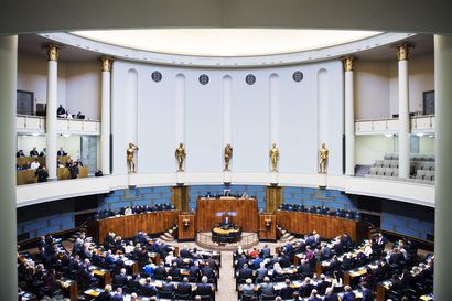 Historiallinen sote-uudistus on hyväksytty eduskunnassa äänin 105–77 – kokoomuksen Häkkänen vaati selvitystä perustuslainmukaisuudesta hetkeä ennen äänestystä