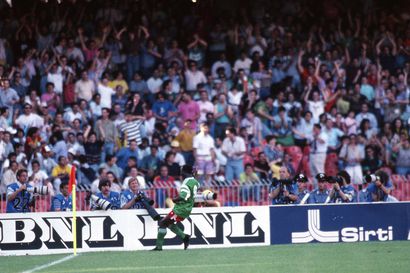 Lannetanssia kulmalipulla – Länsi-Saksa voitti maailmanmestaruuden vuonna 1990, mutta turnauksen ilmiönä loisti Kamerunin velmu veteraani