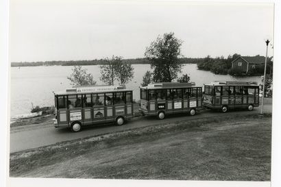 Vanhat kuvat: Ensimmäinen Potnapekka hurmasi Oulussa vuonna 1989 – Anttilan pysäkillä odotettiin bussia