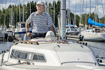 Oulun Purjehdusseuran 84-vuotias konkaripurjehtija Ilmo Hassinen ei kyllästy veteen – "Yhteys mereen alkoi jo lukiossa vuonna 1953"
