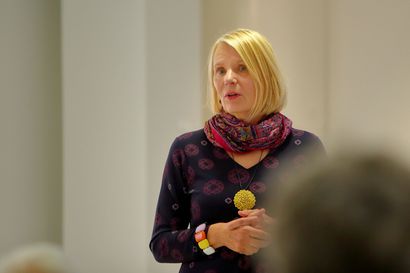 Sandra-näytelmä liikutti – Heidi Köngäs tapasi raahelaisyleisönsä