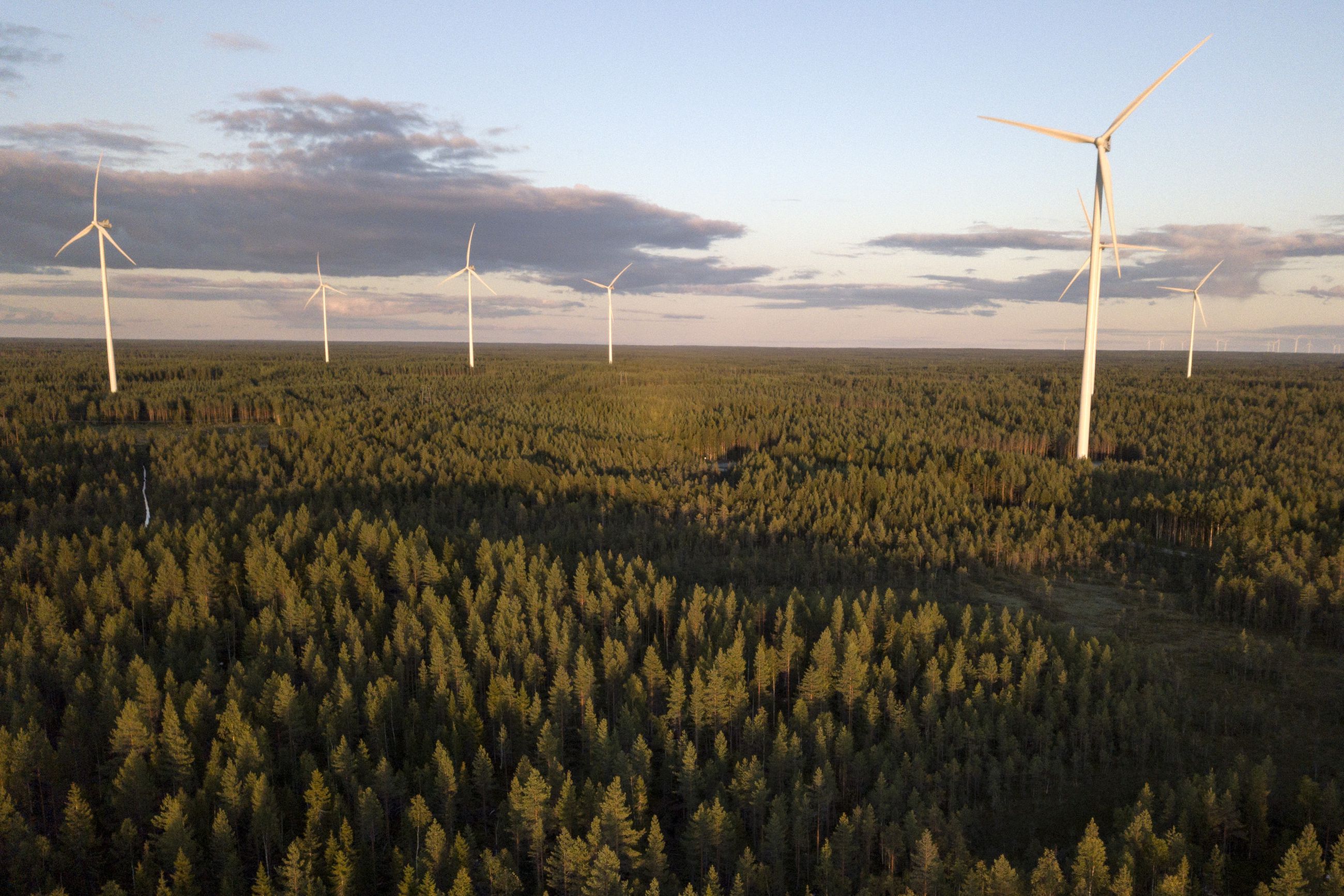 Meri-Lappiin nousee Suomen suurin tuulipuisto – Tuuliwatti laajentaa Simon  Leipiön tuulipuistoa 27 tuulivoimalalla | Lapin Kansa