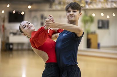15-vuotiaat oululaiset SM-mitalistit Matti Mankkinen ja Ella Pruikkonen ovat tanssineet yhdessä jo seitsemän vuotta – "Omaa paria osaa arvostaa"