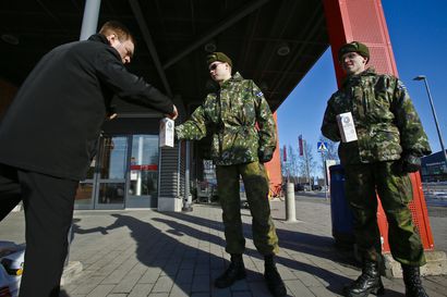 Vapaaehtoiset reserviläiset keräävät tällä viikolla rahaa veteraaneille Oulussa