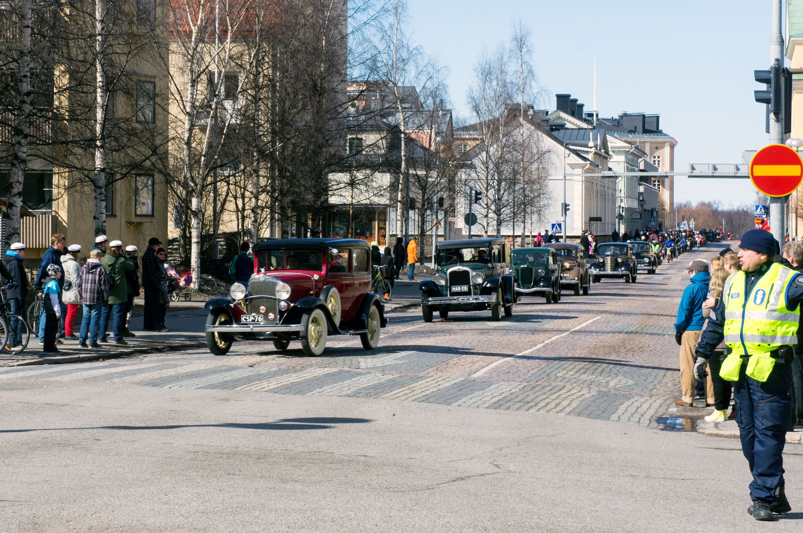 Oulun vappukulkueet ovat nauttineet erityiskohtelua, joka loppuu nyt –  poliisi vetoaa yhdenvertaisuuteen, ilmiö tunnistetaan myös muualla Suomessa  | Kaleva