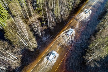 Tulvavesi nousi tielle Enontekiössä Suomen ja Ruotsin rajalla – ajokaista suljettu liikenteeltä