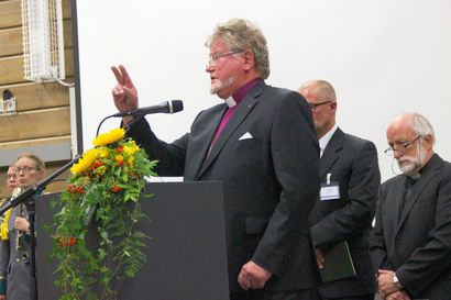 Piispantarkastus Pudasjärvellä – piispa Samuel Salmi seurueineen vierailee eri kohteissa