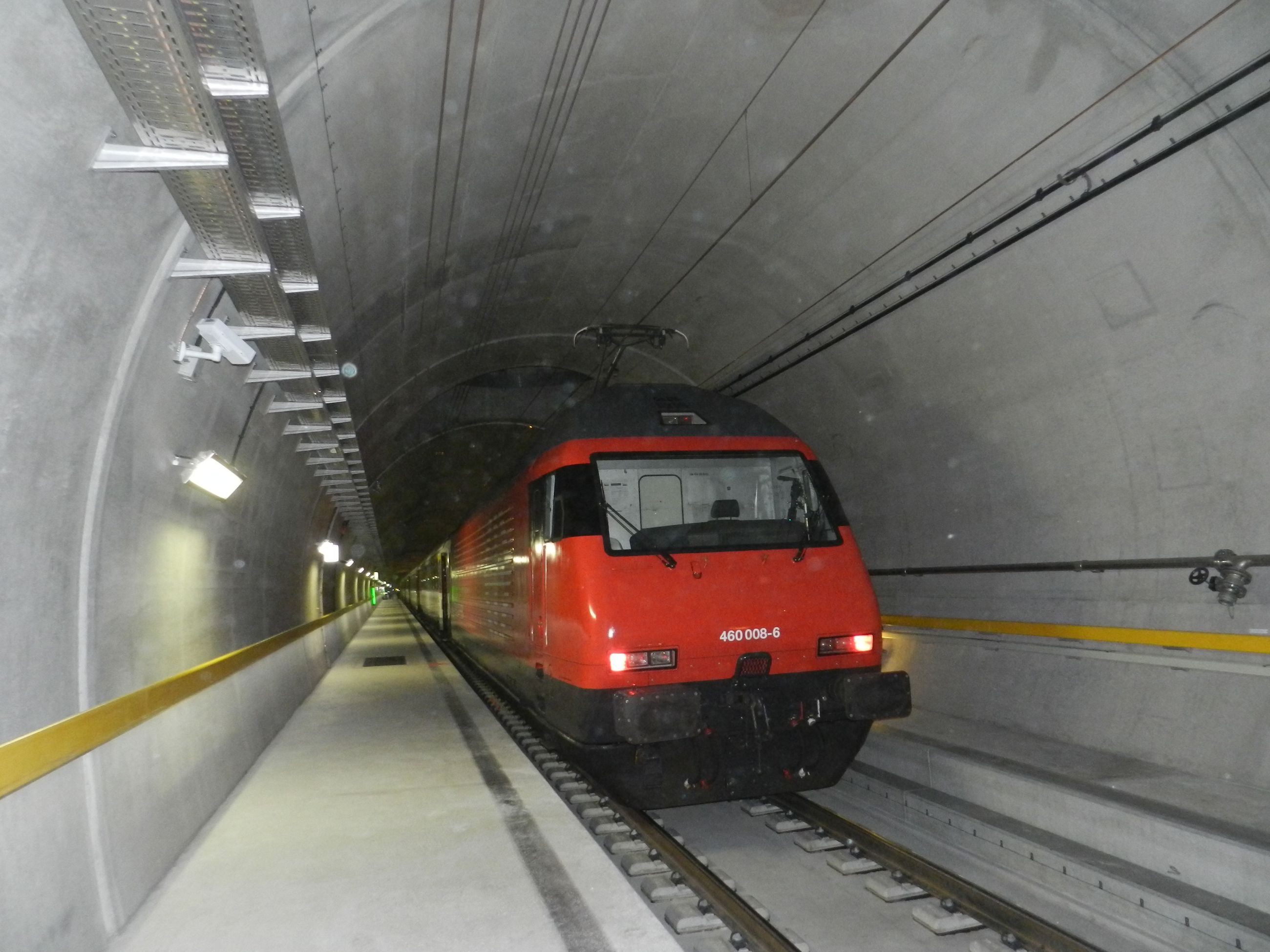 Testasimme oikeasti pitkän tunnelin – meno Alppien alitse kuin pumpulia |  Kaleva