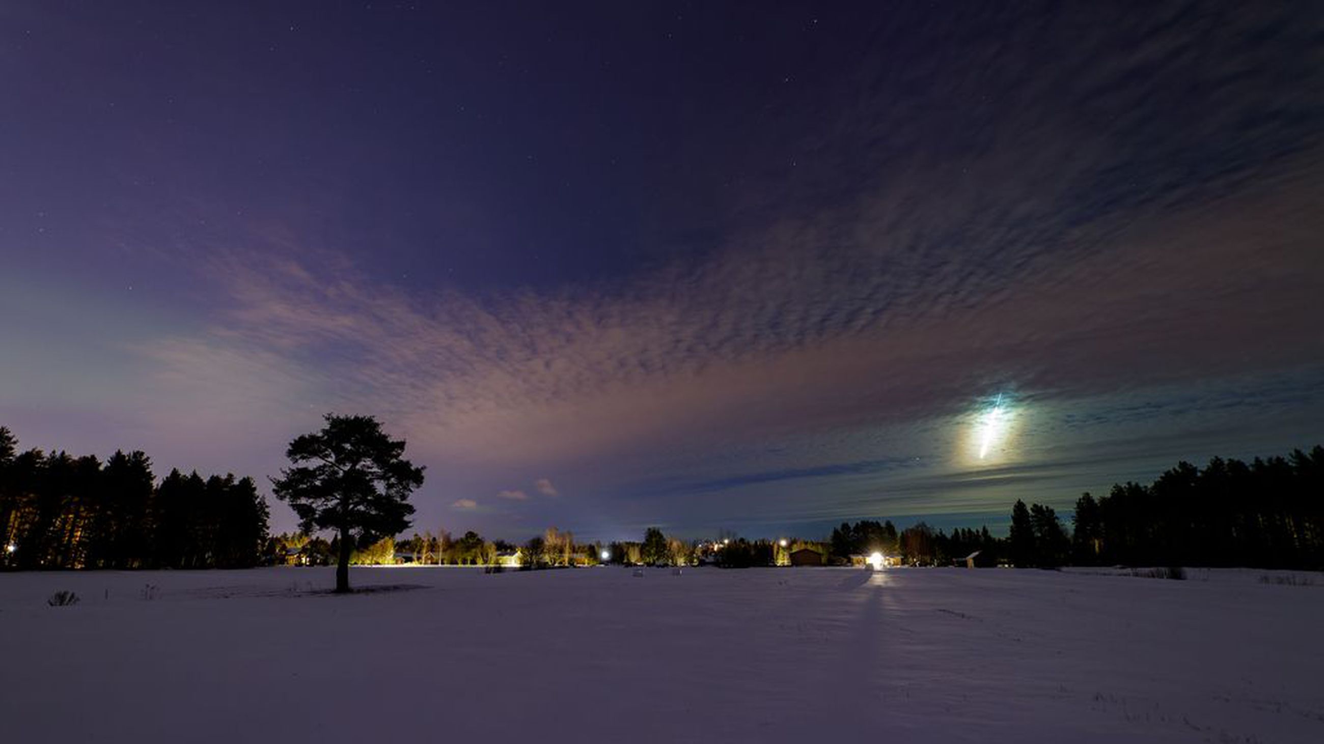 Ursa: Näyttävä tulipallo valaisi taivasta tiistai-iltana – havaintoja  kertynyt yli 200, valopallo nähtiin myös Oulussa | Kaleva