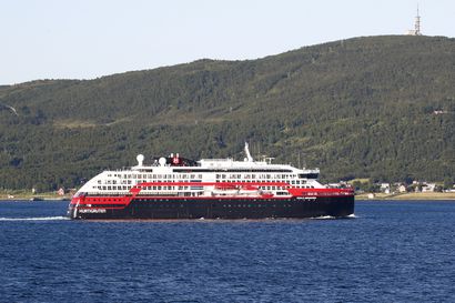 Yle: Huippuvuorilta tulleen risteilyaluksen miehistö karanteenissa Tromssassa, ainakin 40 laivalla ollutta henkilöä saanut koronatartunnan – kahdella risteilyllä ollut lähes 400 matkustajaa