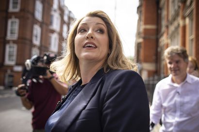 Penny Mordaunt haastaa konservatiivieliitin ja on vahva ehdokas Britannian uudeksi pääministeriksi –  Tiukka brexit-linja pysyisi myös entisen taikurin apulaisen komennossa