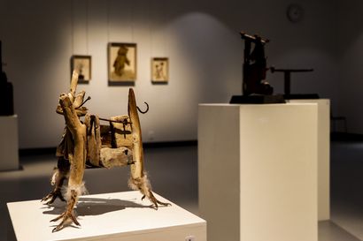 Winterreise -näyttely Pirtin Kamarissa – "Teosteni materiaalina on kulunutta, ruostunutta, rikkinäistä, hylättyä ja osittain palanutta esineistöä"