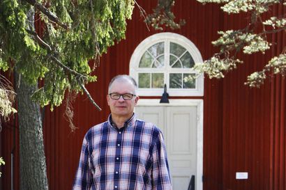 Kanttori Jukka Jaakkola palaa Kuusamoon vuosikymmenten jälkeen ja odottaa seurakuntalaisille soittoa innolla: "Tietyllä tavalla ympyrä sulkeutuu"