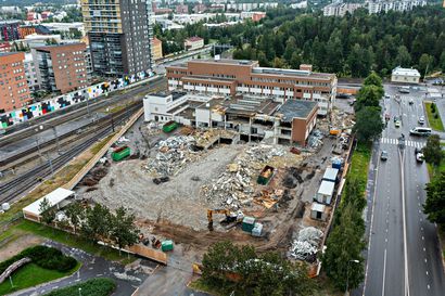 Oulun kaupunginvaltuusto päässee käsittelemään syksyllä jopa satojen miljoonien eurojen investointeja – edes kaupunginjohtaja Seppo Määttä ei vielä tiedä, millainen ohjelma on luvassa