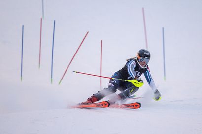 Karla Soppela palkintopallille Tottorakalla - Sanni Virta ja Kasper Niemi FIS-pujottelujen voittajat