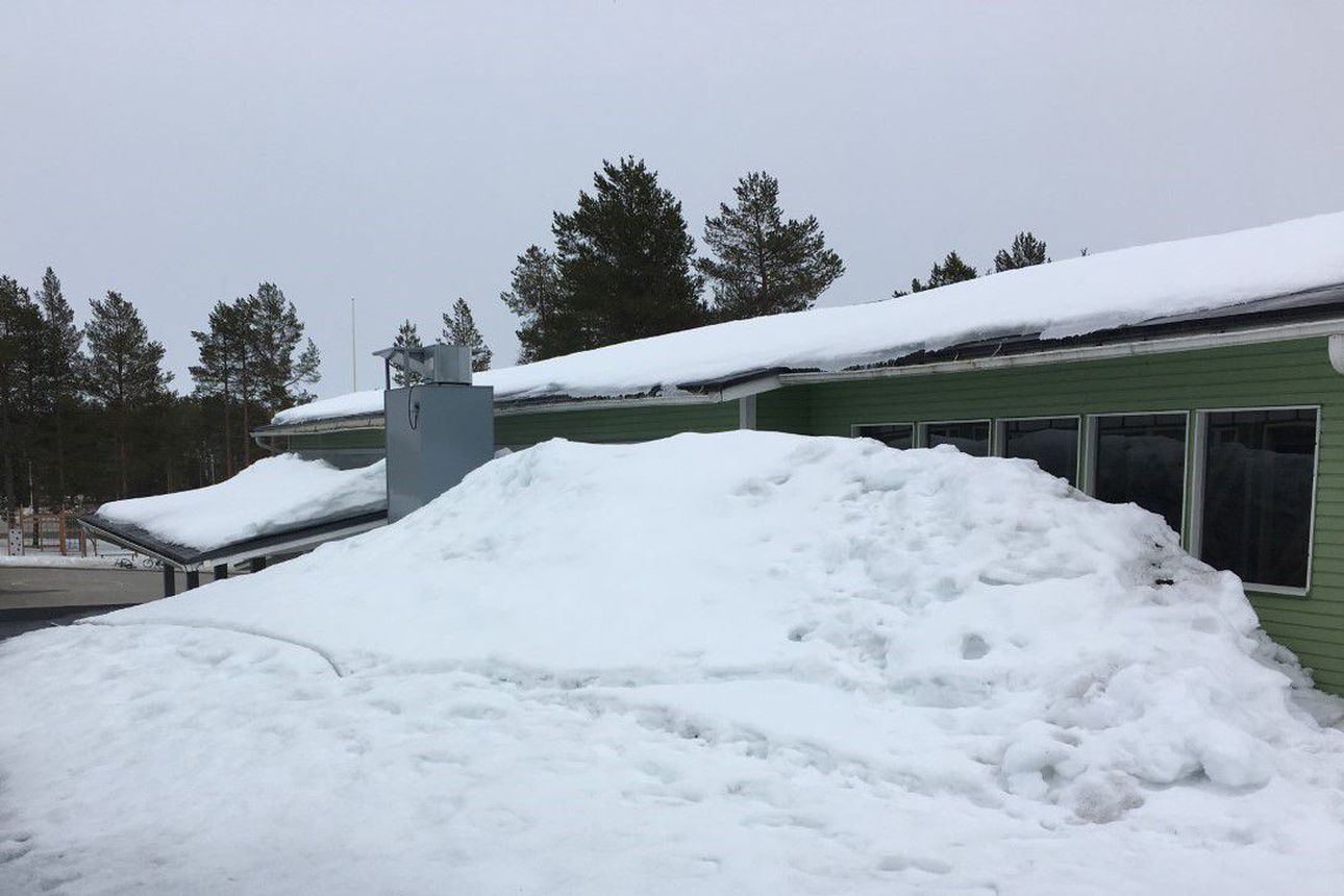 Posion koulukeskuksen katolla edelleen raskas lumikuorma –  Pelastuslaitoksen päivystäjä: 
