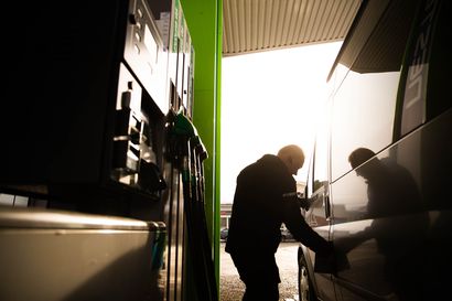 Dieselin hinta tulee pysymään bensiiniä kalliimpana – tulevat EU-pakotteet venäläisiä öljytuotteita vastaan voivat kuristaa markkinoita entisestään