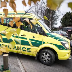Kyydissä ollut potilas puukotti ambulanssia ajanutta ensihoitajaa Pellossa – 53-vuotiasta naista epäillään tapon yrityksestä