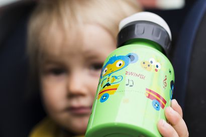 Tukes ja Ruokavirasto tutkivat lasten juomapulloja, yksi kymmenestä testatusta pullosta vedettiin markkinoilta