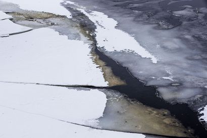 Merivartiosto vetoaa: "Älkää menkö enää jäälle!" – Lumijoen Varjakasta pelastettiin kaksi märkää potkukelkkailijaa
