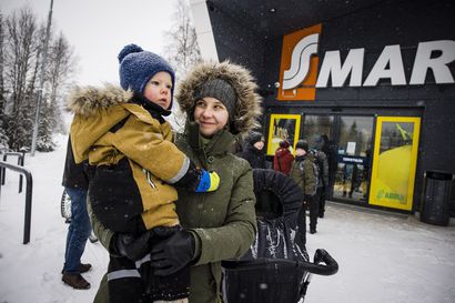 "Erityisesti ilahduttaa tuo kylmäasema" – Rovaniemen uuden S-marketin asiakkaat ymmärtävät, että kauppa haluttiin vilkkaan liikenteen äärelle