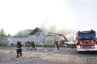 Kuvat Alakylän koulun palon sammutustöistä