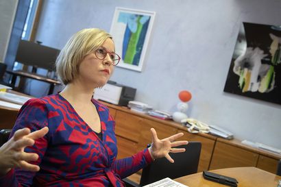Edellinen sosiaali- ja terveysministeri Hanna Sarkkinen haastoi seuraajansa varautumaan uuteen kriisiin – Hallitus arvioi erillisen pandemialain tarvetta