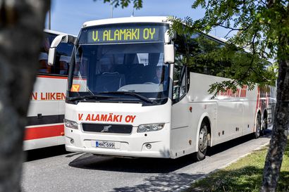 Liikennöitsijä V. Alamäki Oy hakeutui konkurssiin – Hailuoto-Oulu väliä hoitaa vielä konkurssipesä