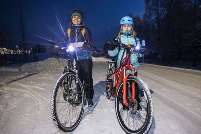 Tässä kaupungissa asuvat talvipyöräilyn todelliset asiantuntijat – Neljä oululaista kertoo, millaisilla varusteilla pyöräillään säässä kuin säässä