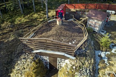 Onko tässä tulevan kesän hauskin pottupelto: Heikki Väyrynen teki perunamaan maakellarin katolle