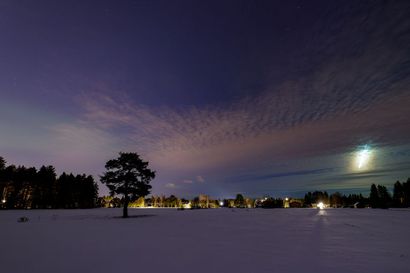 Ursa: Näyttävä tulipallo valaisi taivasta tiistai-iltana – havaintoja kertynyt yli 200, valopallo nähtiin myös Oulussa