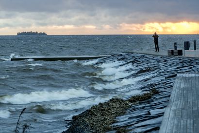 Voimakas tuuli puhalsi uimapatjalla olleet lapset merelle Nallikarissa – pelastuslaitos haki lapset rantaan
