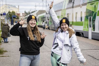 Tuiskuttajia jo 12 vuotta: Neea ja Ronja Kivilahti matkaavat Rovaniemeltä Olympiastadionille katsomaan idoliaan