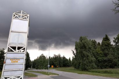 Lyhyeksi jäänyt ukonilma katkaisi sähköt Oulun Energian voimalaitokselta – Stora Enson tehdas pysähtyi, Oysin potilastietojärjestelmät kaatuivat