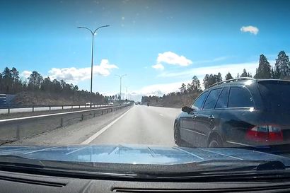 Lukija lähetti videon törkeästä ohituksesta Pohjantiellä Oulussa – autoilijat saattavat olla vähän kuin kesälaitumelle päässeet lehmät