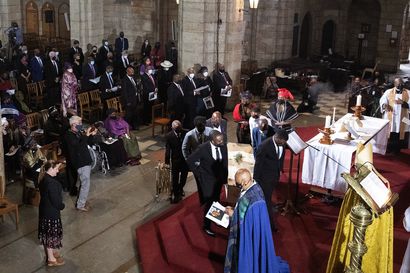 Arkkipiispa Tutu haudattiin juhlavin menoin mutta koruttomasti Etelä-Afrikassa