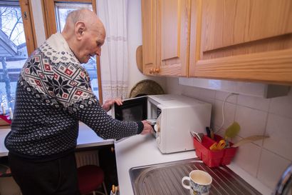 Pohde mullisti 90-vuotiaan kempeleläisen Antin päivärytmin – ruokapalvelun asiakkaat saavat nyt lämpimän aterian sijaan ruoat kylmäkuljetuksena kahdesti viikossa