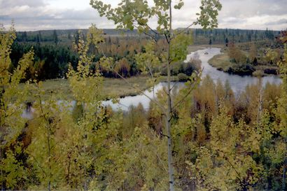 Aika ennen Rajakosken siltaa Pärjänjoella –  Muutama tarina siitä, miten joen ylittäminen onnistui tai ei onnistunut vaikeissa olosuhteissa