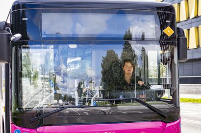 Oulun sähköbussien määrä voi nousta kohisten – Joukkoliikenteen kilpailutus päättyy maanantaina