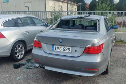 BMW koki kovia Oulaisten rautatieasemalla - Takalasi lyötiin rikki ja sisälle tunkeuduttiin
