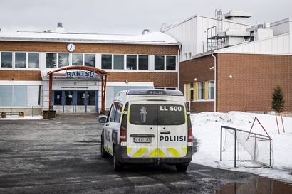 Poliisi jatkaa Rantavitikan koululla tapahtuneen puukotuksen esitutkintaa