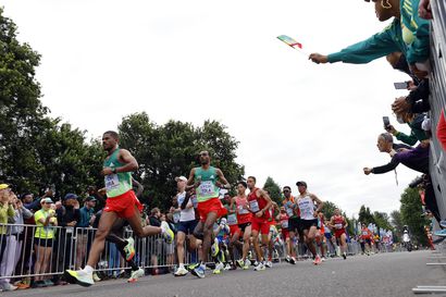 Tamirat Tola juoksi vakuuttavalla kisaennätyksellä maratonin maailmanmestariksi