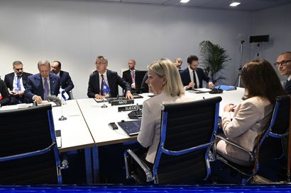 Suomi, Ruotsi ja Turkki yhteiseen allekirjoitusseremoniaan tapaamisen jälkeen – Turkki tukee Suomen Nato-jäsenyyttä