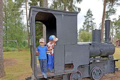 Katso video: 5-vuotias Väinö ja 3-vuotias Matias ovat hulluna juniin – liminkalaisveljeksillä on hurjasti junatietoa ja he molemmat haaveilevat veturinkuljettajan urasta